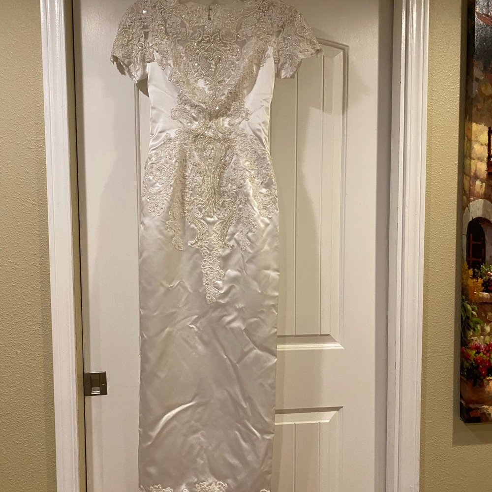 Elegant White Beaded vintage 89’s Wedding Dress, size 8